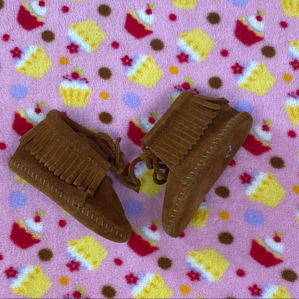 Infant Minnetonka Fringe Bootie baby size 4